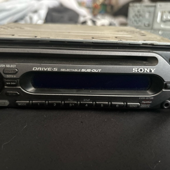 SONY CDX-GT06 FM/AM Compact Disc Player 12V Untested Drive S Xplod 100db+ - Picture 2 of 11